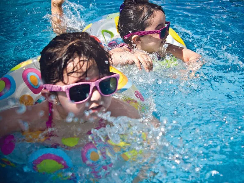 cómo cumplir normas de piscinas comunitarias